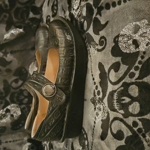 Women's NWOT Alegria Clogs